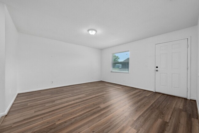 Building Photo - 909 W Orange St