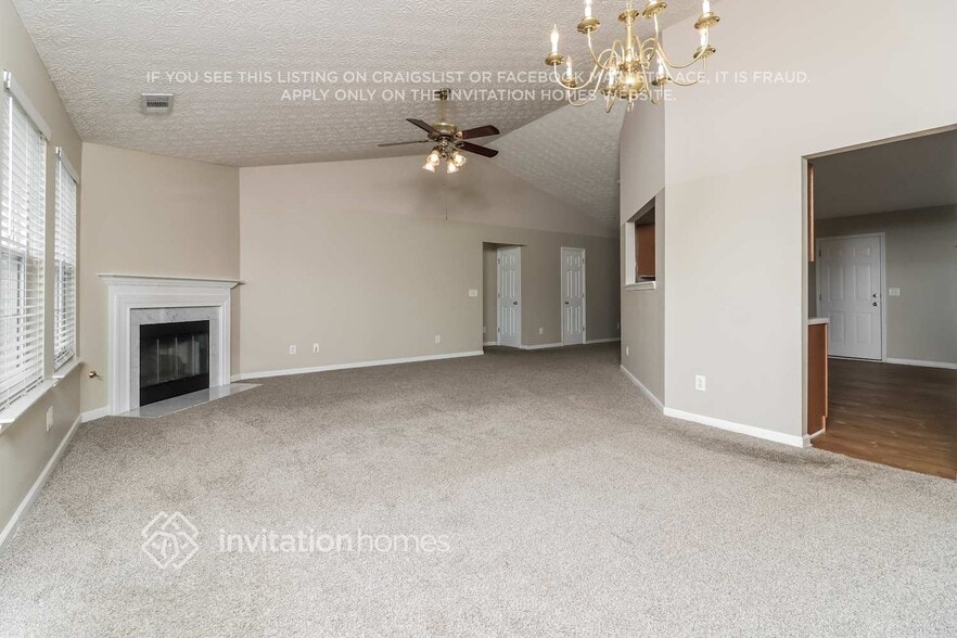 Building Photo - 302 Meadows Ln