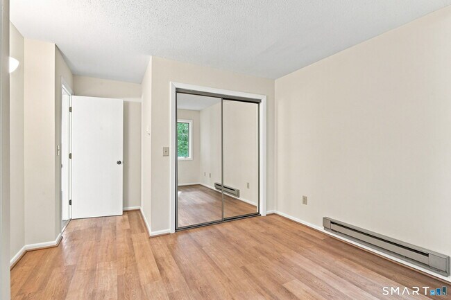 Building Photo - 44 Tolland Ave