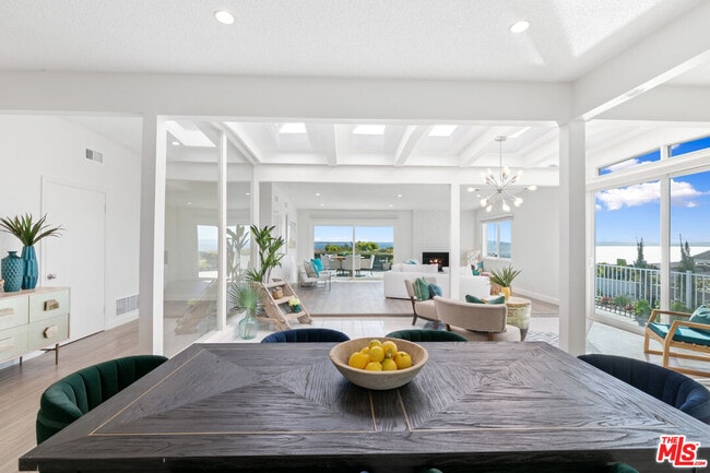 Building Photo - 3636 Oceanhill Way