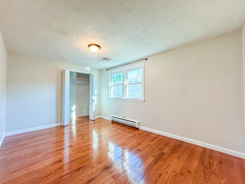 Building Photo - 74 Dunboy St