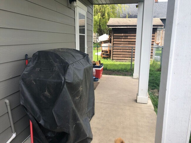 Building Photo - Newer Pet Friendly Home with detached Garage close to Barkley Trail system