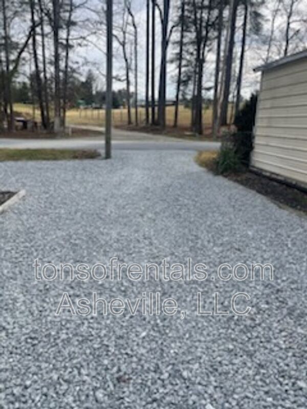 Building Photo - 321 Lake Cir Dr