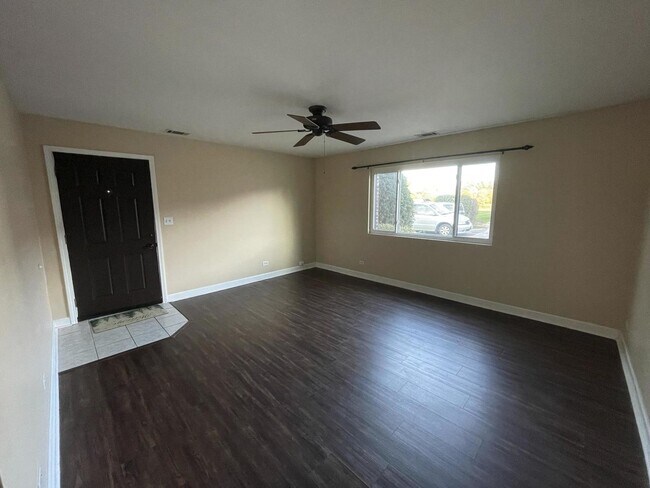 Building Photo - 240 E Rimini Ct