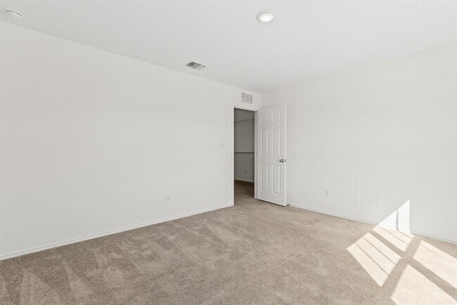 Building Photo - 917 Duskywing Wy