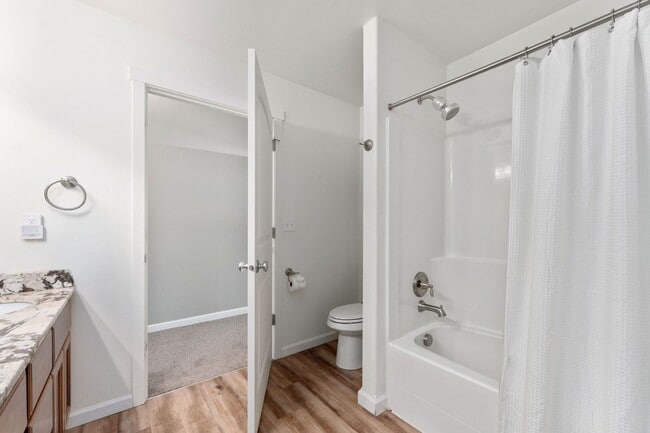 Building Photo - 3 Bedroom, 2 Bath Home