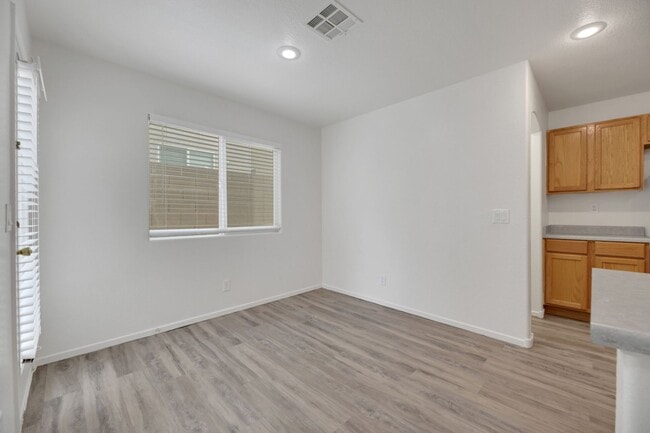 Building Photo - Rehabbed 3 Bedroom Rhodes Ranch Beauty!