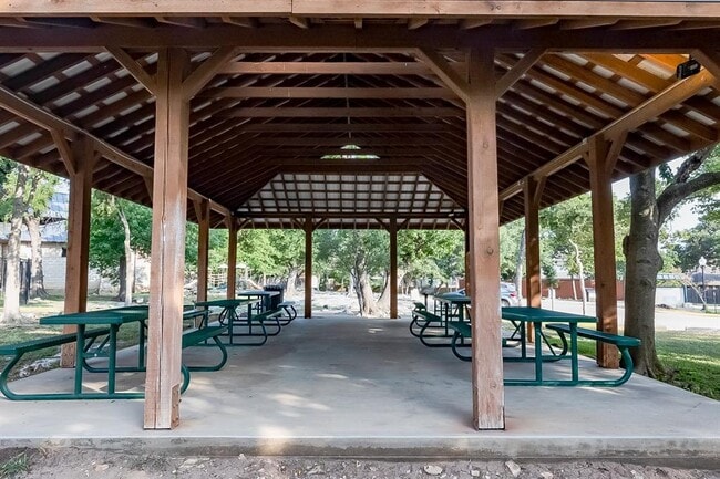 Building Photo - 506 Stonebridge Dr