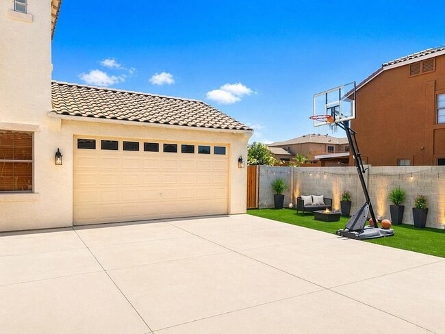 Building Photo - 8611 S 45th Glen