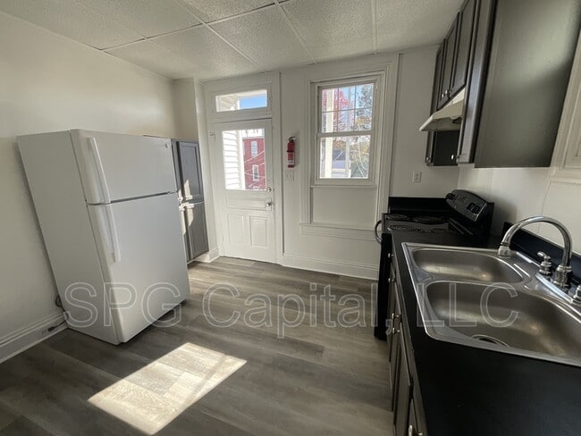 Building Photo - 260 W Jackson St