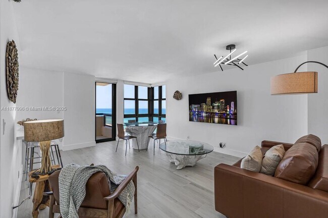 Building Photo - 2555 Collins Ave