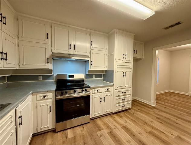 Building Photo - 5721 Carolyn Dr