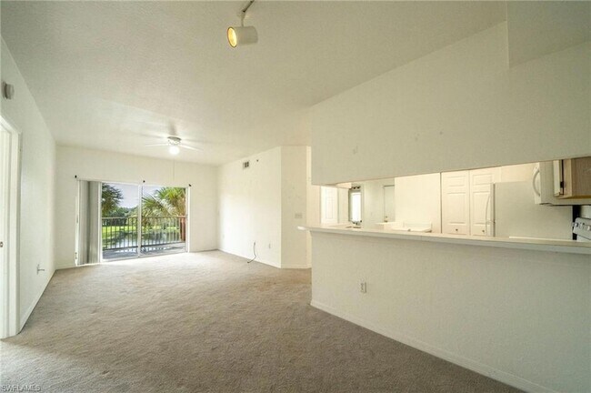 Building Photo - 6400 Aragon Way
