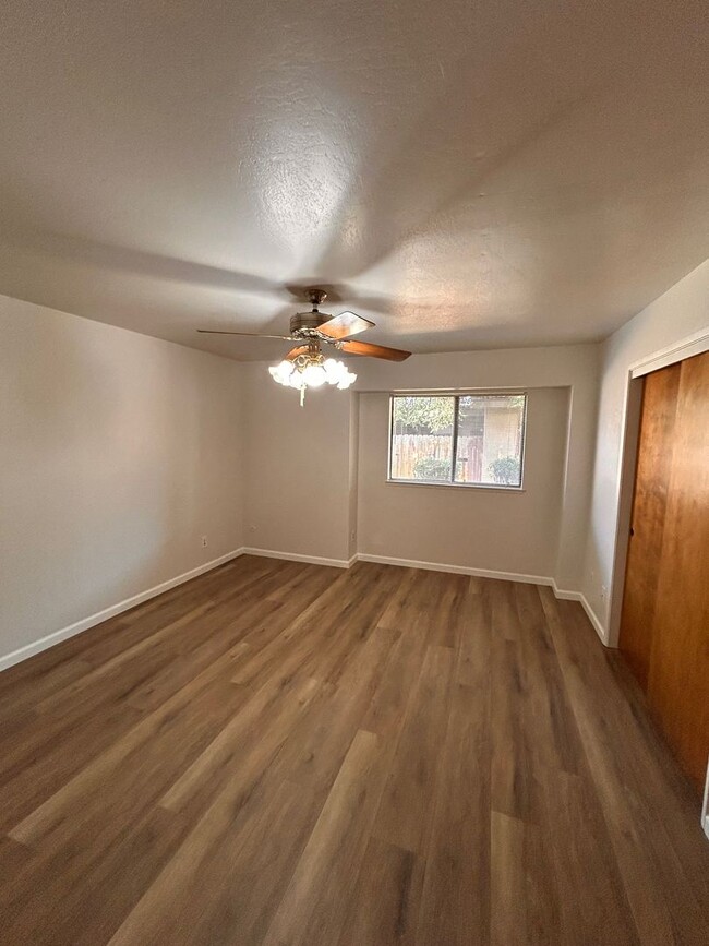 Building Photo - Cute Condo for Rent in Visalia!