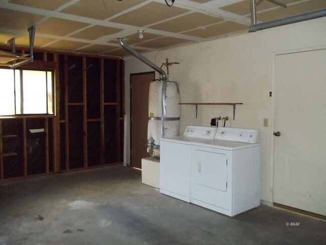 Building Photo - 1005 W Alene Ave