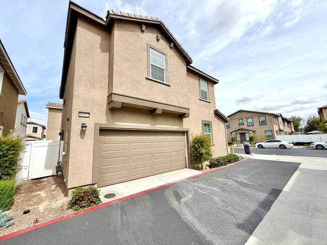 Building Photo - 3 bedroom Solar Home in Heirloom Farms for LEASE!