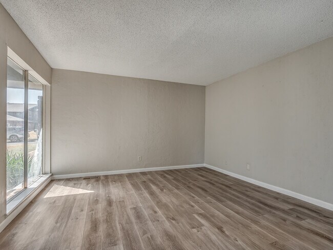 Building Photo - 6409 Miles Ln