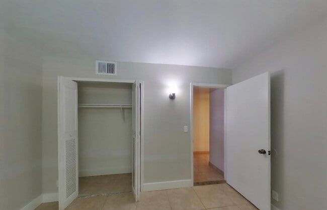 Building Photo - Rebekah Ritter