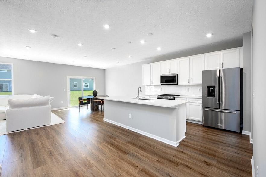 Building Photo - 1573 Crest Dr