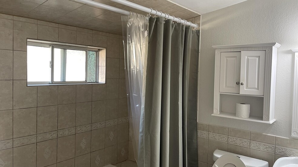 Building Photo - 5138 W 141st St