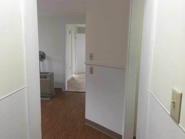 Building Photo - 82 3rd St
