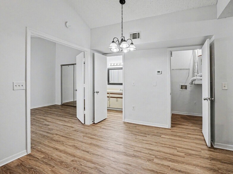 Building Photo - 437 Fountainhead Cir
