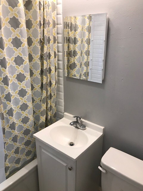 Bathroom - 3836 N Maryland Ave