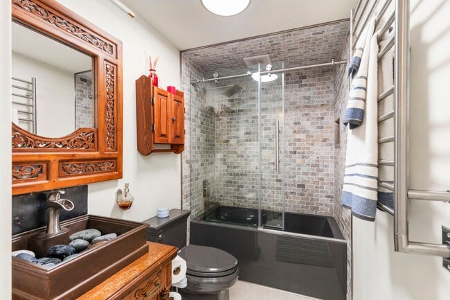 Building Photo - Charming Studio Condo For Rent Downtown Po...