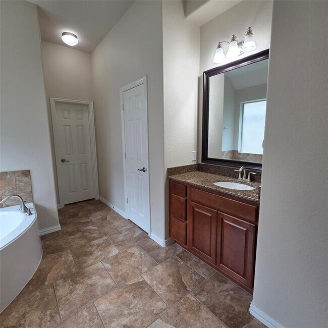 Building Photo - 26101 Brickhill Dr
