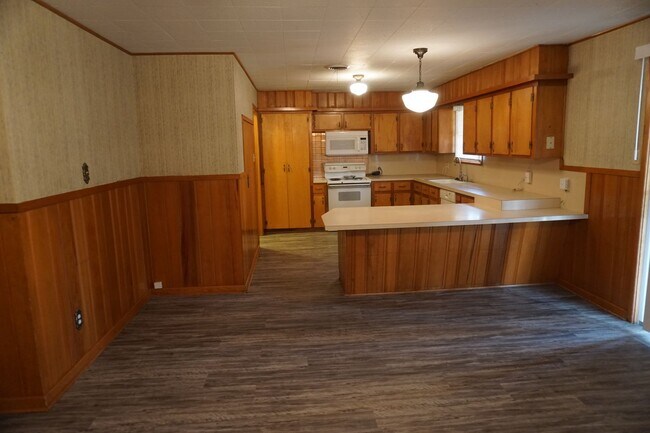 Building Photo - House Located Near Various Take Out & Clos...