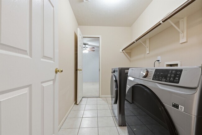 Building Photo - 6426 Portuguese Bend Dr