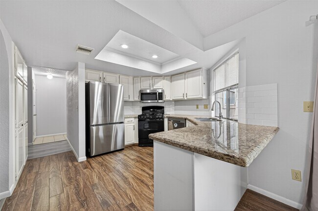 Building Photo - 5311 Summit Lodge Dr