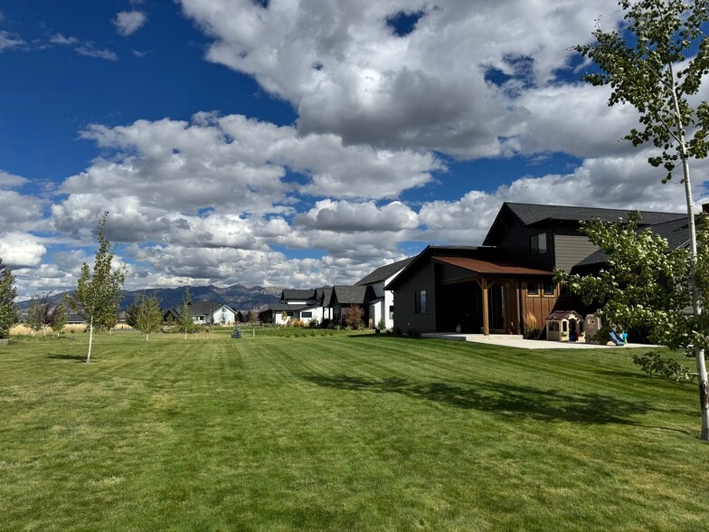 Building Photo - 169 Riparian Way