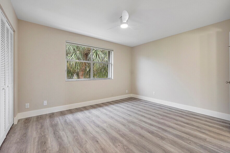 Building Photo - 2747 NE 15th St