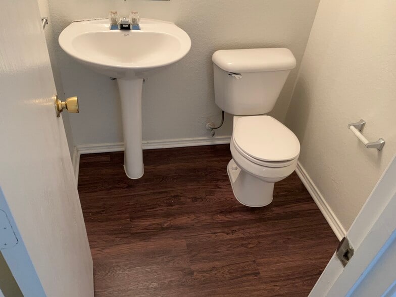 Building Photo - 8724 Hunters Creek Ct