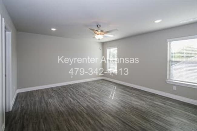 Building Photo - Awesome home with great location in Rogers