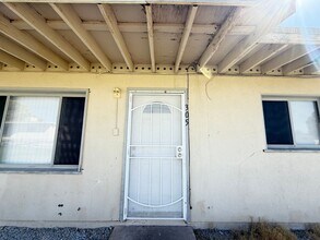 Building Photo - 2 bedroom