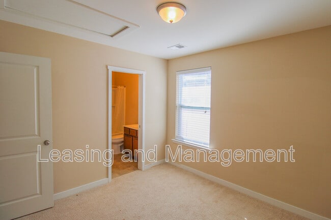 Building Photo - 4946 Ballantine Dr