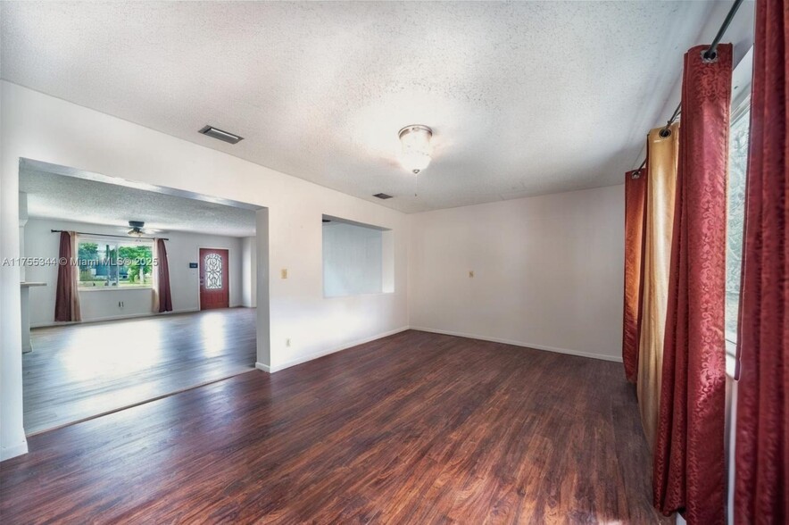 Building Photo - 1220 NW 190th St
