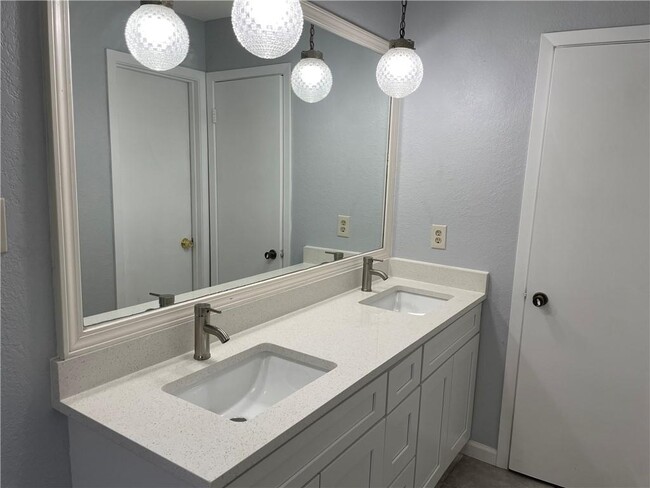 Building Photo - 8303 Gallatin Dr