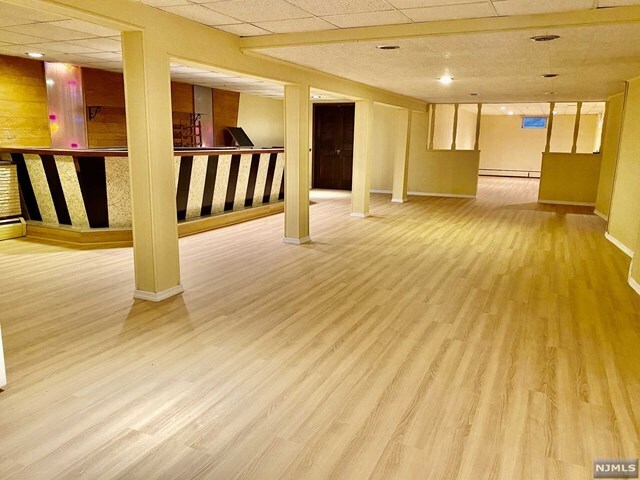 Building Photo - 255 Alpine Dr