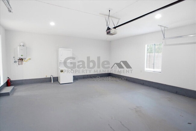 Building Photo - 31615 Hunter Ln