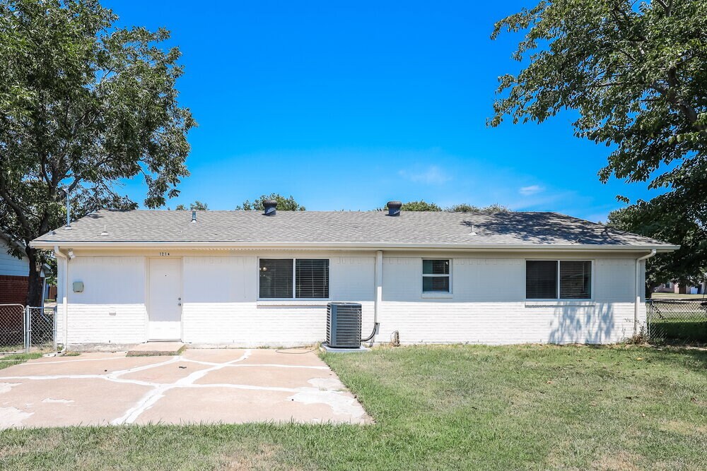 Building Photo - 1214 Ashland Dr
