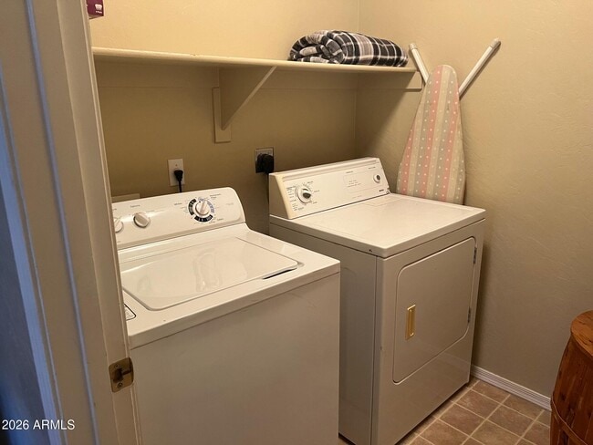 Building Photo - 45 W Mountain Sage Dr