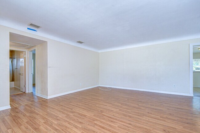 Building Photo - 5634 9th Ave N