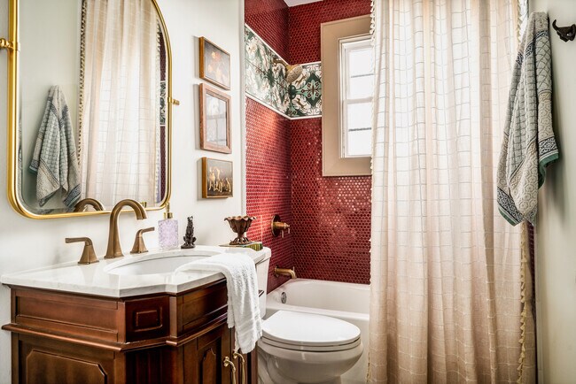 Building Photo - 713 Grandin Rd