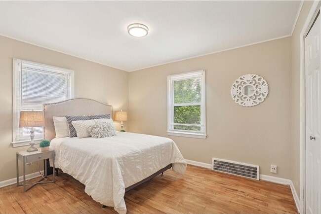 Building Photo - 446 Huntmere Dr