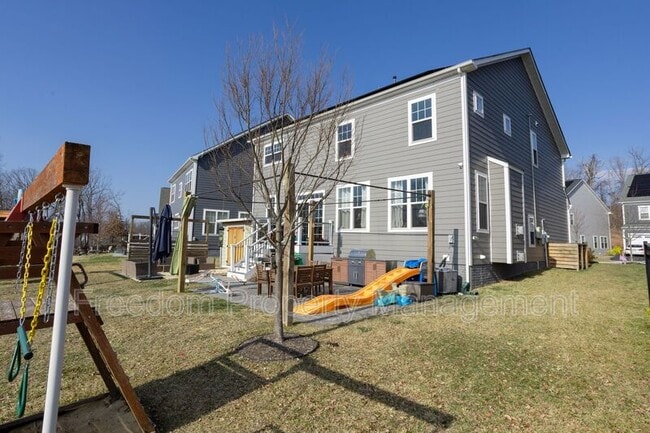 Building Photo - 2425 Morgans Point Dr