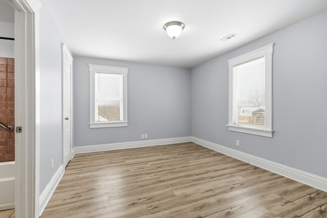 Building Photo - 7148 Kensington Ave