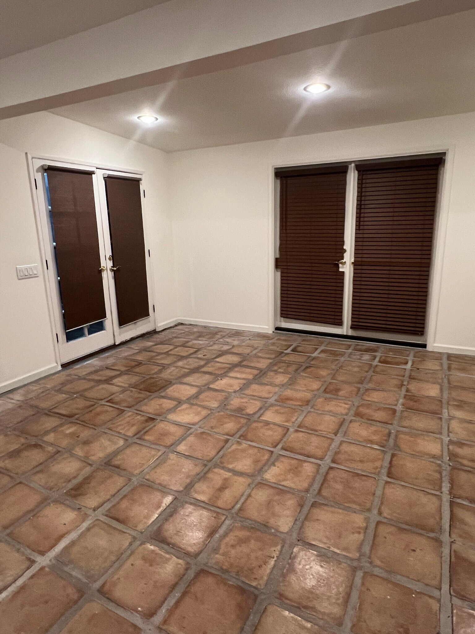 Building Photo - 1124 Hi Point St